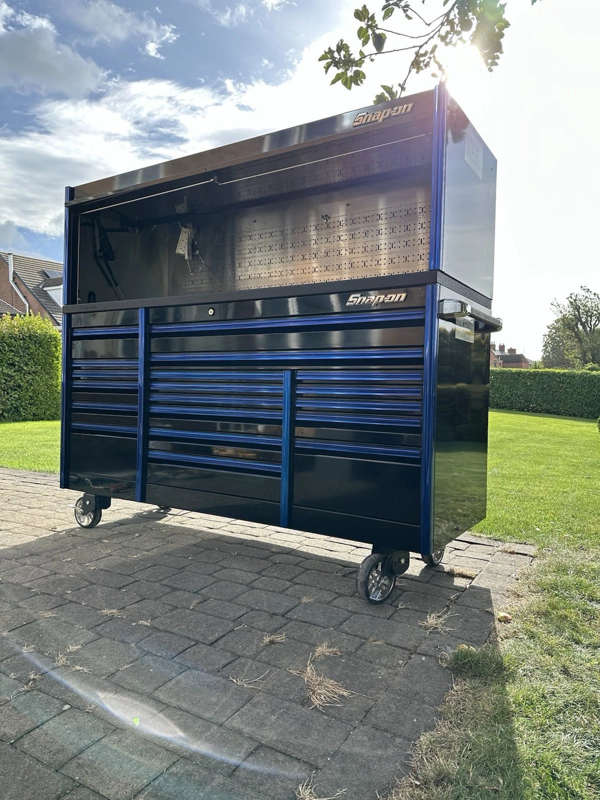Snap On Tool Box 84” X 30” EPIQ Roll Cab With Hutch Black Blue Trims