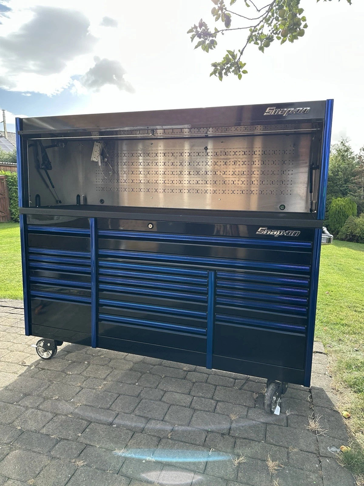 Snap On Tool Box 84” X 30” EPIQ Roll Cab With Hutch Black Blue Trims
